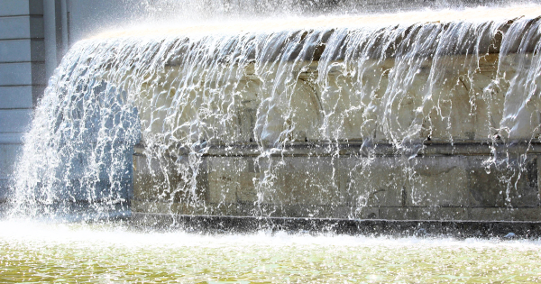 Hydratation et calculs rénaux : quelle eau boire et en quelle quantité ?